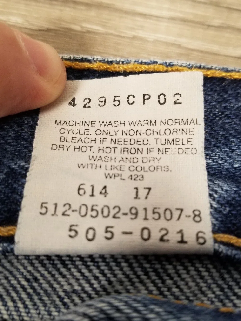 Vintage Y2K Levis 505 Jeans Mens 34x32 Blue Medium Wash Regular Fit Straight USA